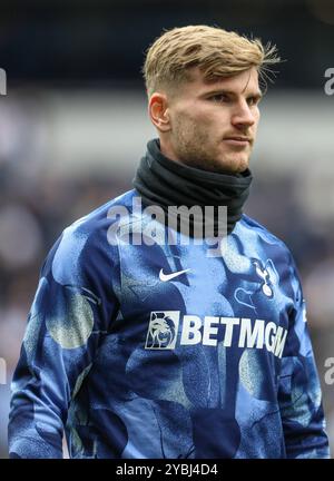 Timo Werner de Tottenham Hotspur s'échauffe avant le match de Tottenham Hotspur FC contre West Ham United FC English premier League au Tottenham Hotspur Stadium, Londres, Angleterre, Royaume-Uni le 19 octobre 2024 Credit : Every second Media/Alamy Live News Banque D'Images