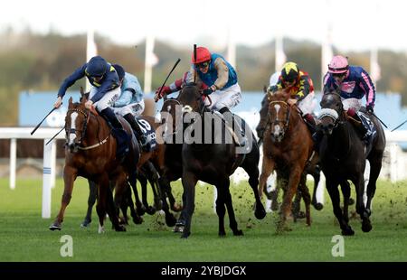 Kind of Blue Ridden de James Doyle remporte les Qipco British Champions Sprint Stakes lors de la QIPCO British Champions Day à Ascot Racecourse, Berkshire. Date de la photo : samedi 19 octobre 2024. Banque D'Images