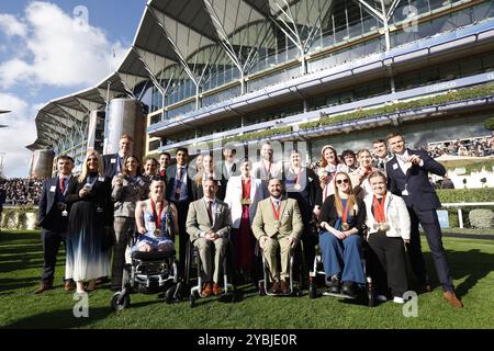 Médaillés olympiques et paralympiques lors de la Journée des champions britanniques QIPCO à l'hippodrome d'Ascot, Berkshire. Date de la photo : samedi 19 octobre 2024. Banque D'Images