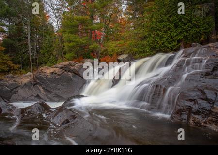 Wilson's Falls à Muskoka, Ontario, Canada. Banque D'Images