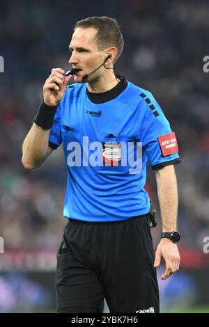 Salzbourg, Autriche. 19 octobre 2024. SALZBOURG, AUTRICHE - 19 OCTOBRE : arbitre Josef Spurny lors du match de l'Admiral Bundesliga entre le FC Red Bull Salzburg et le CASHPOINT SCR Altach au Red Bull Arena le 19 octobre 2024 à Salzbourg, Autriche.241019 SEPA 24 005 - 20241019 PD7028 crédit : APA-PictureDesk/Alamy Live News Banque D'Images