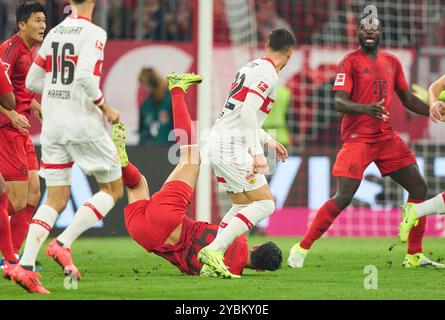 Aleksandar Pavlovic, FCB 45 en compétition pour le ballon, tackling, duel, header, zweikampf, action, lutte contre Fabian Rieder, VFB 32 dans le match FC BAYERN MUENCHEN - VFB STUTTGART le 19 octobre 2024 à Munich, Allemagne. Saison 2024/2025, 1.Bundesliga, FCB, Muenchen, journée 7, 7.Spieltag photographe : ddp images/STAR-images - LA RÉGLEMENTATION DFL INTERDIT TOUTE UTILISATION DE PHOTOGRAPHIES comme SÉQUENCES D'IMAGES et/ou QUASI-VIDÉO - crédit : ddp Media GmbH/Alamy Live News Banque D'Images