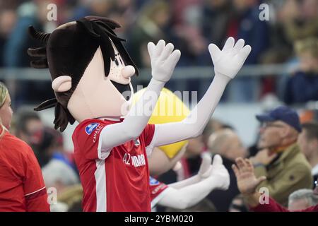 Alkmaar, pays-Bas. 19 octobre 2024. ALKMAAR, 19-10-2024, stade AFAS, saison 2024/2025, Football Néerlandais Eredivisie entre AZ et PSV, mascotte AZ crédit : Pro Shots/Alamy Live News Banque D'Images