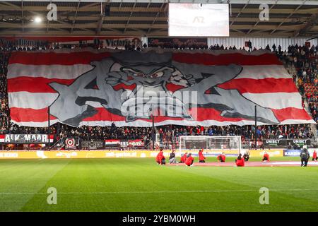 Alkmaar, pays-Bas. 19 octobre 2024. ALKMAAR, 19-10-2024, stade AFAS, saison 2024/2025, Football néerlandais Eredivisie entre AZ et PSV, bannière dans le stand crédit : Pro Shots/Alamy Live News Banque D'Images