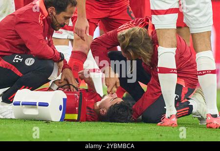 Munich, Allemagne. 19 octobre 2024. Aleksandar Pavlovic, blessé au FCB 45 dans le match FC BAYERN MUENCHEN - VFB STUTTGART le 19 octobre 2024 à Munich, Allemagne. Saison 2024/2025, 1.Bundesliga, FCB,, München, journée 7, 7.Spieltag photographe : Peter Schatz - LA RÉGLEMENTATION DFL INTERDIT TOUTE UTILISATION DE PHOTOGRAPHIES comme SÉQUENCES D'IMAGES et/ou QUASI-VIDÉO - crédit : Peter Schatz/Alamy Live News Banque D'Images