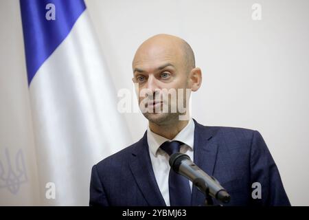 KIEV, UKRAINE - le 19 OCTOBRE 2024 - le ministre de l'Europe et des Affaires étrangères de la République française, Jean-Noel Barrot, participe à une réunion d'information conjointe avec le ministre des Affaires étrangères de l'Ukraine, Andrii Sybiha, à Kiev, capitale de l'Ukraine. Banque D'Images