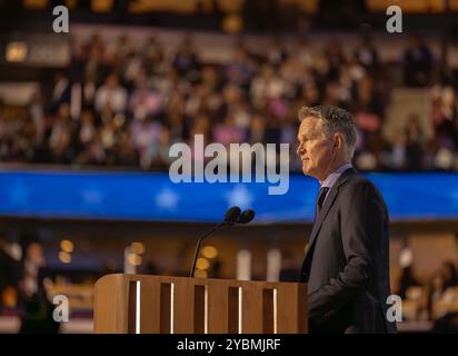CHICAGO, Ill. – 19 août 2024 : Steve Kerr, entraîneur-chef des Golden State Warriors, s'adresse à la Convention nationale démocrate de 2024 au United Center. Banque D'Images