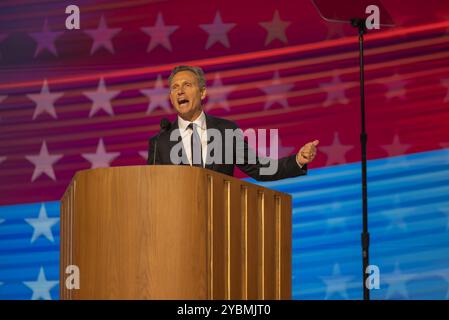 CHICAGO, Ill. – 19 août 2024 : L'acteur et réalisateur américain Tony Goldwyn s'adresse à la Convention nationale démocrate de 2024 au United Center. Banque D'Images