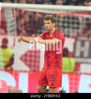 Munich, Allemagne. 19 octobre 2024. Thomas MUELLER, Müller, FCB 25 jubel dans le match FC BAYERN MUENCHEN - VFB STUTTGART le 19 octobre 2024 à Munich, Allemagne. Saison 2024/2025, 1.Bundesliga, FCB,, München, journée 7, 7.Spieltag photographe : Peter Schatz - LA RÉGLEMENTATION DFL INTERDIT TOUTE UTILISATION DE PHOTOGRAPHIES comme SÉQUENCES D'IMAGES et/ou QUASI-VIDÉO - crédit : Peter Schatz/Alamy Live News Banque D'Images