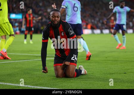 Vitality Stadium, Boscombe, Dorset, Royaume-Uni. 19 octobre 2024. Premier League Football, AFC Bournemouth contre Arsenal ; Semenyo de Bournemouth tire au but crédit : action plus Sports/Alamy Live News Banque D'Images