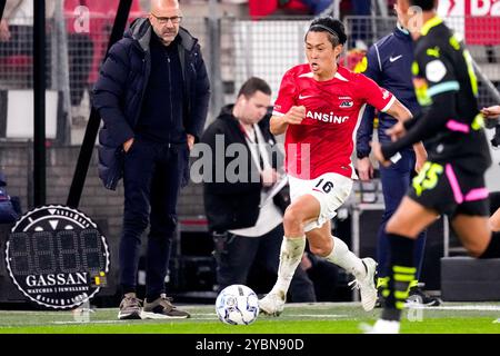 Alkmaar, pays-Bas. 19 octobre 2024. ALKMAAR, PAYS-BAS - 19 OCTOBRE : Seiya Maikuma de l'AZ Alkmaar court avec le ballon lors du match néerlandais Eredivisie entre l'AZ et le PSV au stade AFAS le 19 octobre 2024 à Alkmaar, pays-Bas. (Photo de Ed van de Pol/Orange Pictures) crédit : Orange pics BV/Alamy Live News Banque D'Images