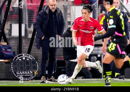 Alkmaar, pays-Bas. 19 octobre 2024. ALKMAAR, PAYS-BAS - 19 OCTOBRE : Seiya Maikuma de l'AZ Alkmaar court avec le ballon lors du match néerlandais Eredivisie entre l'AZ et le PSV au stade AFAS le 19 octobre 2024 à Alkmaar, pays-Bas. (Photo de Ed van de Pol/Orange Pictures) crédit : Orange pics BV/Alamy Live News Banque D'Images
