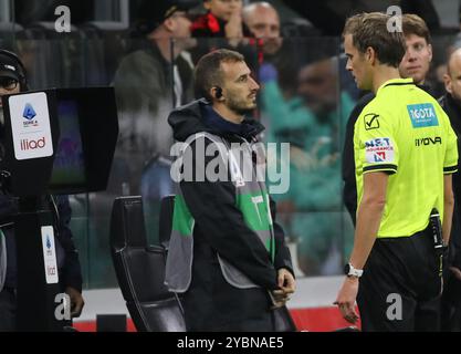 Milan, Italie. 19 octobre 2024. Référence Chiffi lors du match de football Serie A entre Milan et Udinese au stade San Siro de Milan, Italie du Nord - samedi 19 octobre 2024. Sport - Soccer . (Photo Alberto Mariani/Lapresse) crédit : LaPresse/Alamy Live News Banque D'Images