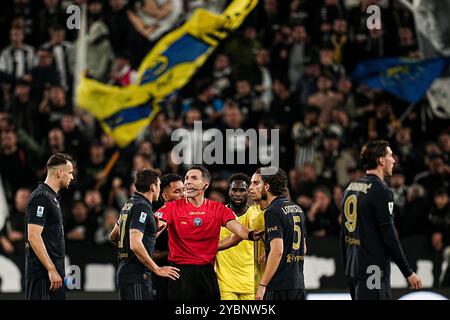 Torino, Italie. 19 octobre 2024. Pendant le match de football Serie A entre la Juventus et le Lazio au stade Allianz de Turin, au nord-ouest de l'Italie - dimanche 19 octobre 2024. Sport - Soccer . (Photo de Marco Alpozzi/Lapresse) crédit : LaPresse/Alamy Live News Banque D'Images