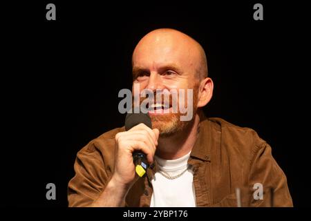 Cologne, Allemagne. 19 octobre 2024. Matt Haig, l'auteur anglais, apparaît sur la scène du dépôt Schauspiel Koeln à Cologne, Allemagne, le 19 octobre 2024, lors de l'édition spéciale Cologne lit.cologne 2024 (photo de Ying Tang/NurPhoto). Crédit : NurPhoto SRL/Alamy Live News Banque D'Images