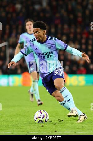 Vitality Stadium, Boscombe, Dorset, Royaume-Uni. 19 octobre 2024. Premier League Football, AFC Bournemouth contre Arsenal ; Nwaneri d'Arsenal au ballon crédit : action plus Sports/Alamy Live News Banque D'Images