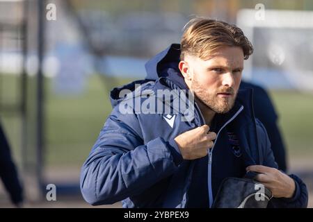 Perth, Écosse. 19 octobre 2024. Noah Chilvers arrive pour le William Hill SPFL Premiership match entre St Johnstone et Ross County au McDiarmid Park. Crédit : Connor Douglas/Alamy Live News Banque D'Images