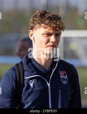 Perth, Écosse. 19 octobre 2024. Jack Grieves arrive pour le William Hill SPFL Premiership match entre St Johnstone et Ross County au McDiarmid Park. Crédit : Connor Douglas/Alamy Live News Banque D'Images