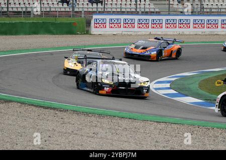 Hockenheim, Allemagne. 19 octobre 2024. Hockenheim, Allemagne 18.-20. Oktober 2024 : ADAC GT Masters finale - Hockenheimring 2024 IM Bild : Maxime Oosten(NLD)/Leon Koehler(DEU), Taylor Hagler(USA)/Jannik Julius-Bernhart(DEU), Benjamin Hites(CHL)/Tim Zimmermann(DEU), Credit : dpa/Alamy Live News Banque D'Images