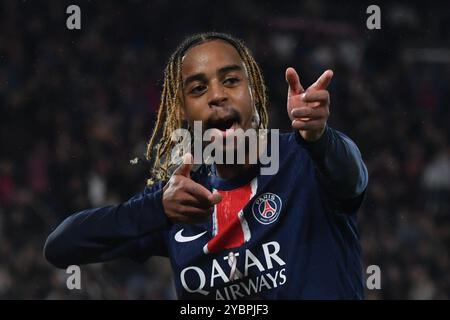 Paris, France. 19 octobre 2024. Julien Mattia/le Pictorium - Paris Saint Germain (PSG) vs RC Strasbourg Alsace, 19 octobre 2024 - 19/10/2024 - France/Ile-de-France (région)/Paris - Bradley Barcola célèbre son but lors de la rencontre entre le Paris Saint Germain (PSG) et le RC Strasbourg Alsace, 19 octobre 2024 crédit : LE PICTORIUM/Alamy Live News Banque D'Images