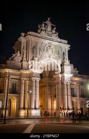 Emblématique Arco da Rua Augusta dans la vieille ville de Lisbonne la nuit, Portugal Banque D'Images