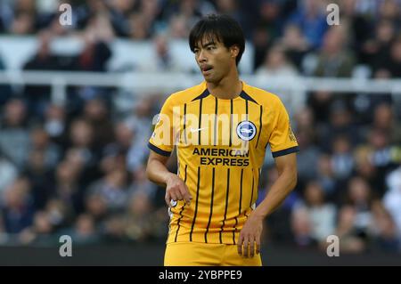 Kaoru Mitoma de Brighton et Hove Albion lors du match de premier League entre Newcastle United et Brighton et Hove Albion au James's Park, Newcastle le samedi 19 octobre 2024. (Photo : Michael Driver | mi News) crédit : MI News & Sport /Alamy Live News Banque D'Images