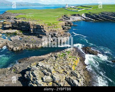 Saint Johns pointe avec les rochers dangereux que les navires doivent surveiller les roches d'un drone UAV Banque D'Images