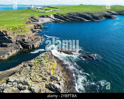 Saint Johns pointe avec les rochers dangereux que les navires doivent surveiller les roches d'un drone UAV Banque D'Images