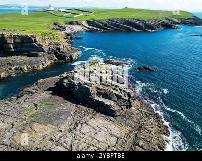 Saint Johns pointe avec les rochers dangereux que les navires doivent surveiller les roches d'un drone UAV Banque D'Images