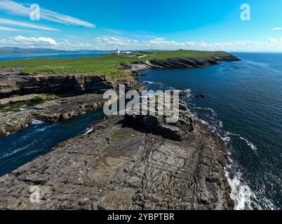 Saint Johns pointe avec les rochers dangereux que les navires doivent surveiller les roches d'un drone UAV Banque D'Images