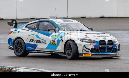 Hockenheim, Allemagne. 18 octobre 2024. Joseph Warhurst (GBR), Tom Edgar (GBR), (BMW, FK performance Motorsport), 18.10.2024, Hockenheim (Allemagne), Motorsport, ADAC GT4 Allemagne, Hockenheimring 2024 crédit : dpa/Alamy Live News Banque D'Images