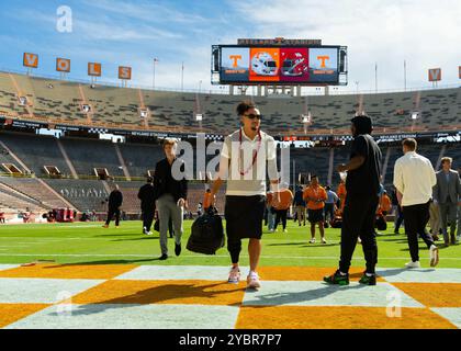 19 octobre 2024 : Keenan Pili #11 des volontaires du Tennessee avant le match de football de la NCAA entre les volontaires de l'Université du Tennessee et l'Université de l'Alabama Crimson Tide au Neyland Stadium à Knoxville TN Tim Gangloff/CSM Banque D'Images