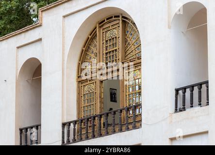 Mahan Kerman Iran 19 septembre 2024 : jardin historique Shahzadeh Mahan. Jardin persan historique classé au patrimoine mondial de l'UNESCO près de Mahan Banque D'Images