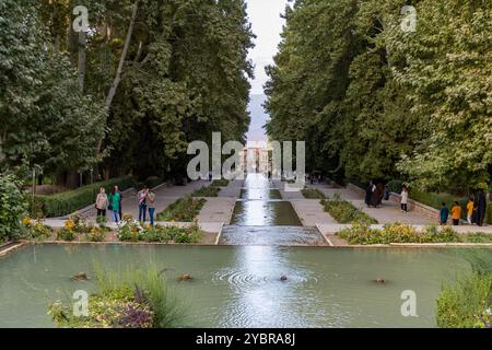 Mahan Kerman Iran 19 septembre 2024 : jardin historique Shahzadeh Mahan. Jardin persan historique classé au patrimoine mondial de l'UNESCO près de Mahan Banque D'Images