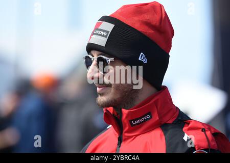 MELBOURNE, AUSTRALIE. 20 octobre 2024. Sur la photo : Francesco Bagnaia, #1 d'Italie, chevauchant pour Ducati Lenovo lors de la marche des héros MotoGP au Qatar Airways Australian Motorcycle Grand Prix 2024 qui s'est tenu sur le circuit de Phillip Island. Crédit : Karl Phillipson/Alamy Live News Banque D'Images