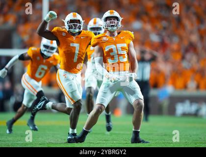 19 octobre 2024 : Will Brooks #35 des bénévoles du Tennessee célèbre une interception pour sceller la victoire lors du match de football de la NCAA entre les bénévoles de l'Université du Tennessee et l'Université de l'Alabama Crimson Tide au stade Neyland à Knoxville TN Tim Gangloff/CSM Banque D'Images