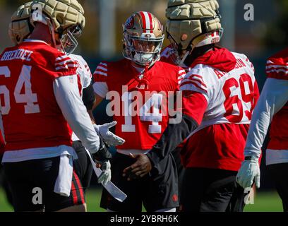 Santa Clara, États-Unis. 14 octobre 2024. Ricky Pearsall (14 ans), receveur des 49ers de San Francisco, est accueilli par ses coéquipiers lors des échauffements au Levi's Stadium Practice de Santa Clara, Californie, le 14 octobre 2024. (Photo de Nhat V. Meyer/Bay Area News Group/TNS/SIPA USA) crédit : SIPA USA/Alamy Live News Banque D'Images