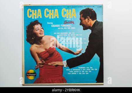 Cha Cha Cha volume 1 mettant en vedette Eduardo Fernandez et sa pochette d'album longue durée Cha Cha Kings 33 1/3 tours. Banque D'Images