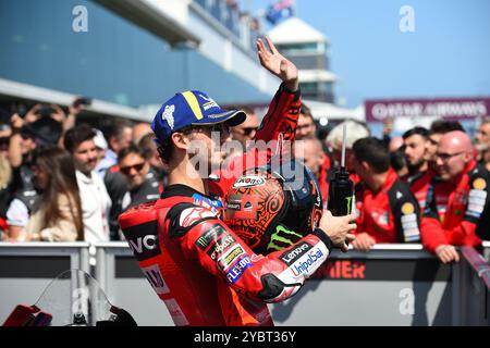 MELBOURNE, AUSTRALIE. 20 octobre 2024. Sur la photo : Francesco Bagnaia, #1 d'Italie, chevauchant pour Ducati Lenovo lors des célébrations du podium MotoGP au Qatar Airways Australian Motorcycle Grand Prix 2024 qui s'est tenu sur le circuit de Phillip Island. Crédit : Karl Phillipson/Alamy Live News Banque D'Images