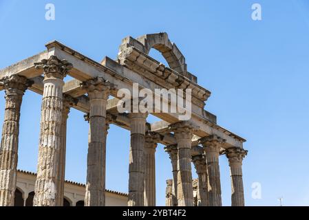 Temple romain de Diana à Merida, Espagne. Colonnes avec capital dans le style Corinthien Banque D'Images