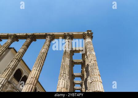 Temple romain de Diana à Merida, Espagne. Colonnes avec capital dans le style Corinthien Banque D'Images