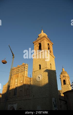 Travail de récupération après le tremblement de terre de la collégiale de San Ginesio Macerata Banque D'Images