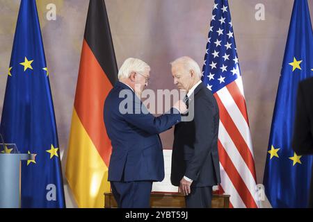 Joe Biden (46e président des États-Unis) reçoit le grade spécial de la Grand Croix des mains de Frank-Walter Steinmeier (président de la R fédérale Banque D'Images