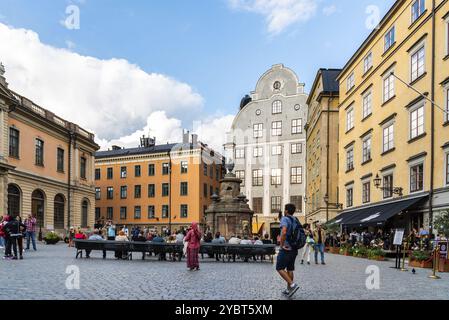 Stockholm, Suède, le 9 août 2019 : vue panoramique sur la place Stortorget à Gamla Stan, la vieille ville est l'une des plus grandes et des mieux préservées villes médiévales Banque D'Images