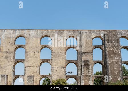 Aqueduc d'Amoreira dans la ville d'Elvas, région de l'Alentejo. Portugal Banque D'Images