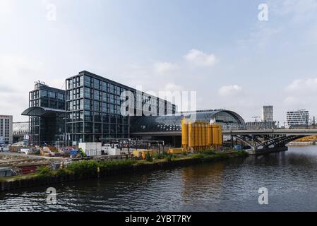 Berlin, Allemagne, 30 juillet 2019 : gare centrale de Berlin. Berlin, Hauptbahnhof. Architecture moderne en verre, Europe Banque D'Images