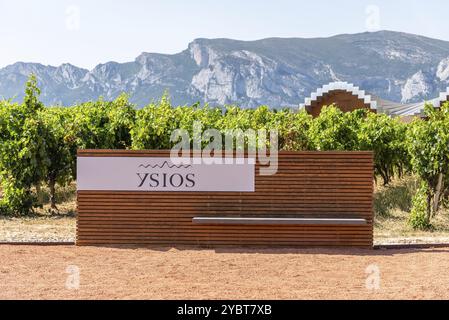 LaGuardia, Espagne, 6 août 2020 : domaine viticole Ysios à Alava, pays Basque. Le bâtiment futuriste a été conçu par le célèbre architecte Santiago Calatrava, E. Banque D'Images