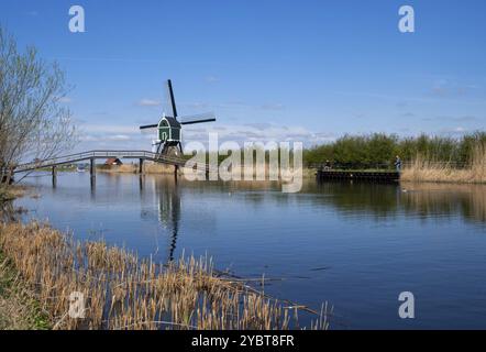 Moulin à vent les Achterlandse molen près du village néerlandais, Groot-Ammers dans la région Alblasserwaard Banque D'Images