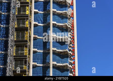 Travaux structuraux en gratte-ciel en cours de rénovation Banque D'Images