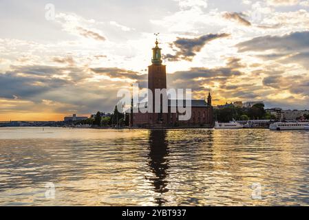 Stockholm, Suède, 9 août 2019 : paysage urbain et front de mer du quartier Gamla Stan à Stockholm. Longue exposition, Europe Banque D'Images